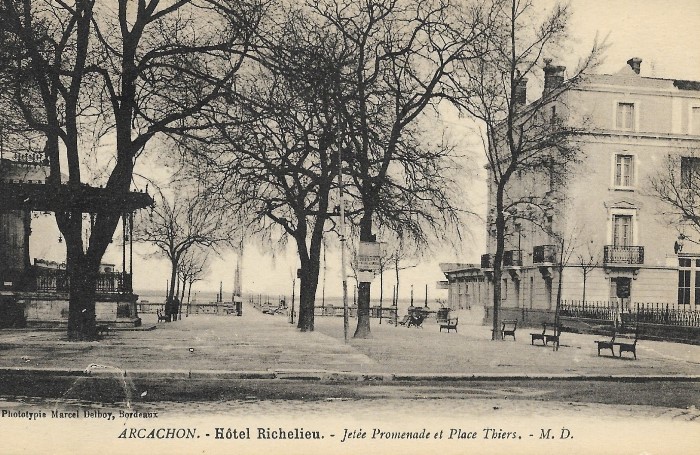 Hôtel Richelieu et Place Thiers