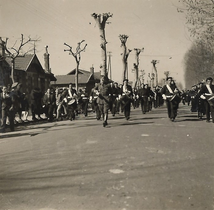 Vers le Monument aux morts 1945