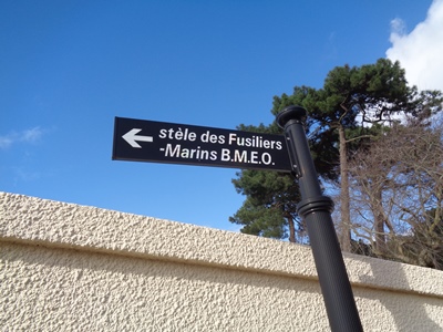Direction stèle