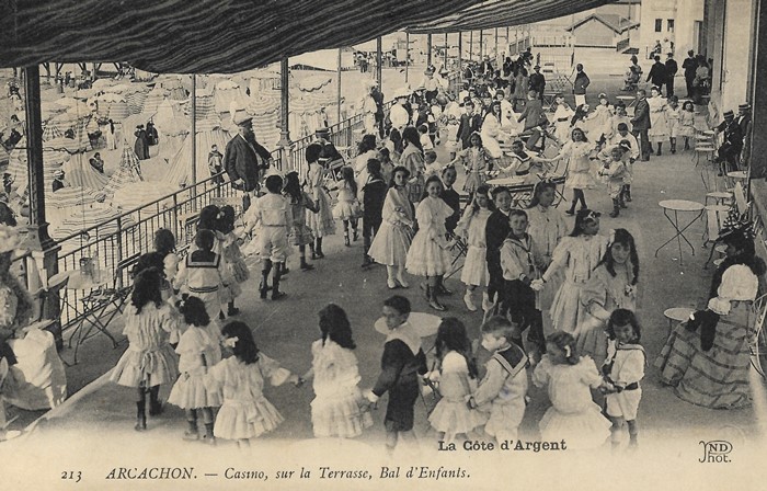 Terrasse du casino : bal d'enfants