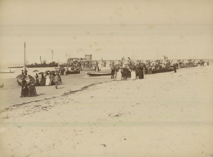 Devant le Casino de La Plage