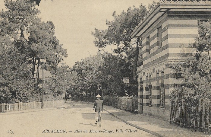 Allée du Moulin Rouge