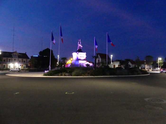 Chardon Bleu et Monument aux Morts