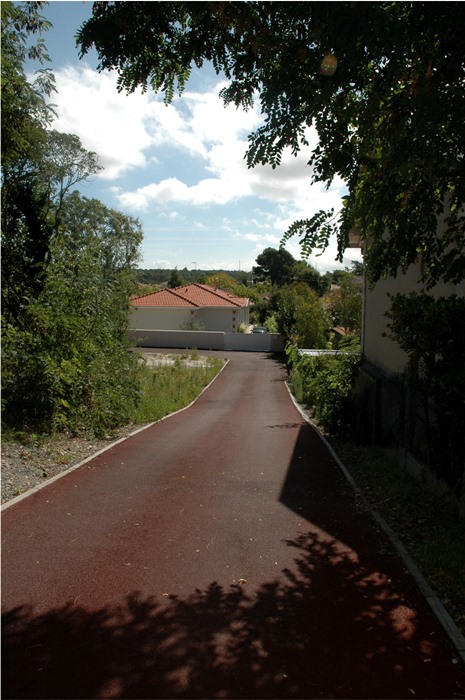 Chemin menant aux Arènes