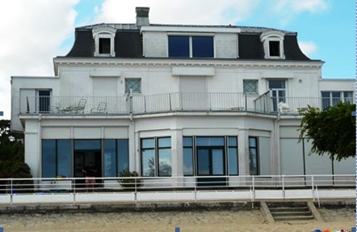 Aux Roses la Roseraie 2000