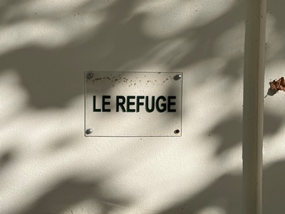 Le refuge Plaque 2025