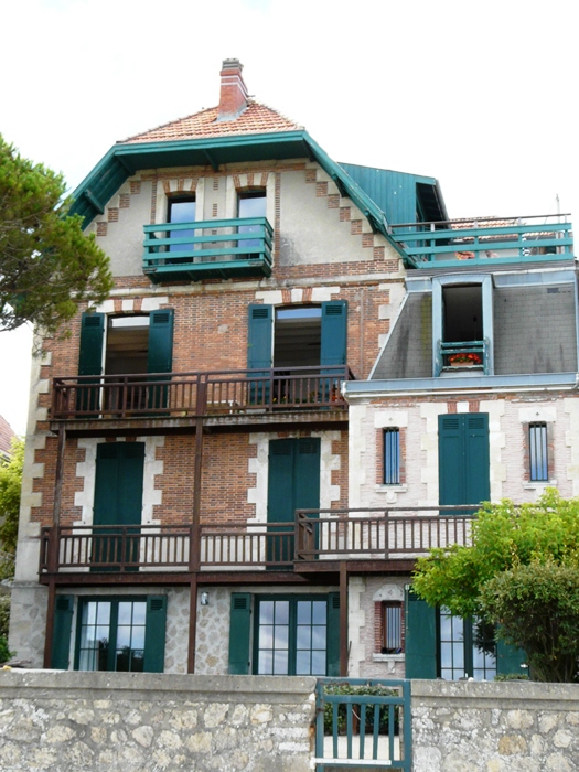 Les Roses Bassin Avant