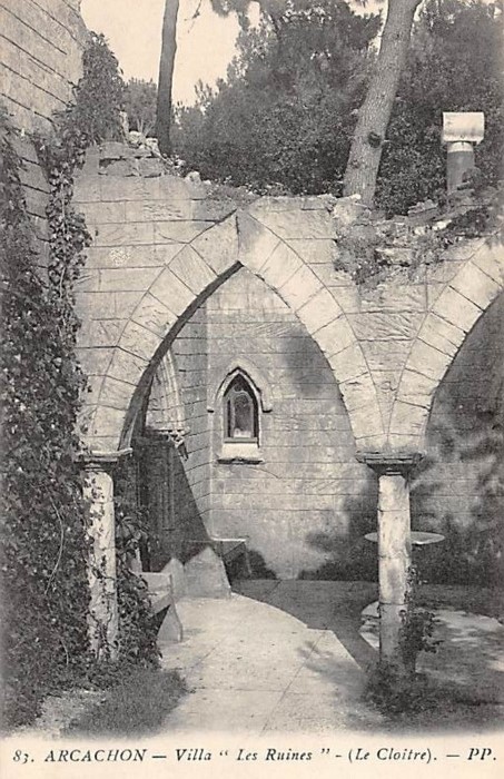 Les Ruines : Le Cloître